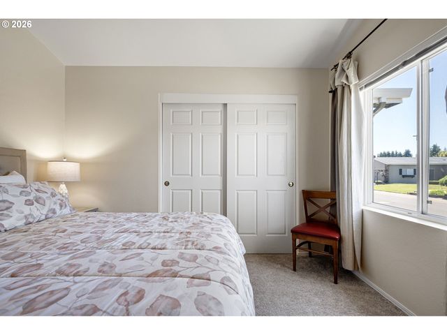 3220 CRESCENT Ave 82, Eugene, OR 97408