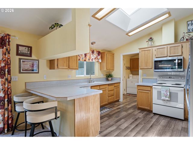 3220 CRESCENT Ave 82, Eugene, OR 97408