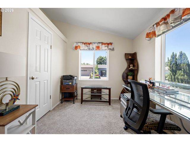 3220 CRESCENT Ave 82, Eugene, OR 97408