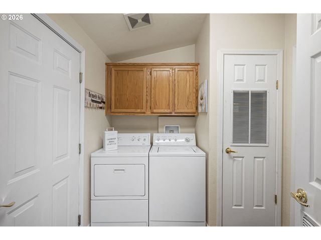 3220 CRESCENT Ave 82, Eugene, OR 97408