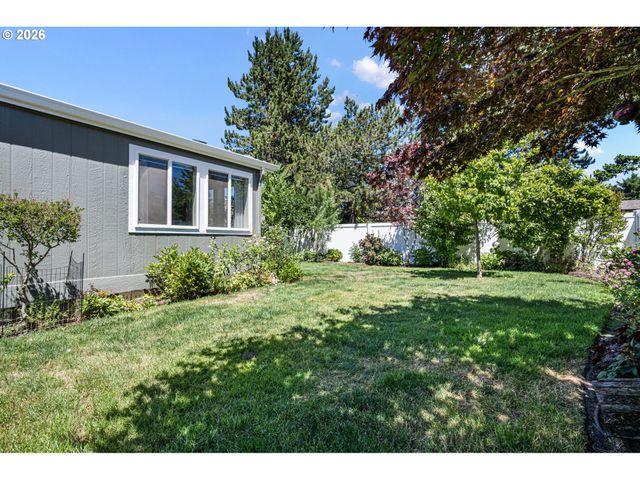 3220 CRESCENT Ave 82, Eugene, OR 97408