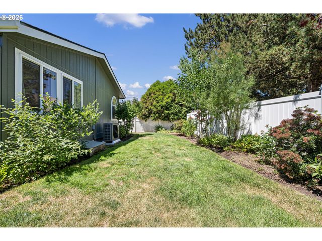 3220 CRESCENT Ave 82, Eugene, OR 97408