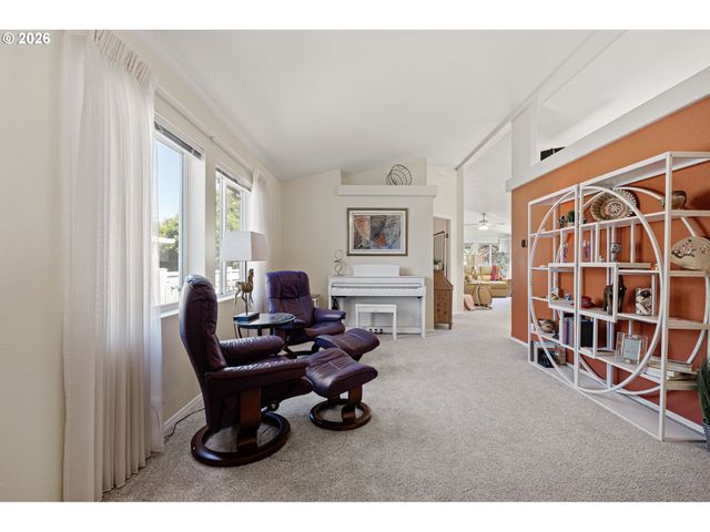 3220 CRESCENT Ave 82, Eugene, OR 97408