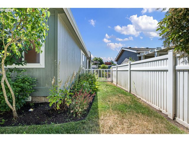3220 CRESCENT Ave 82, Eugene, OR 97408
