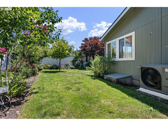 3220 CRESCENT Ave 82, Eugene, OR 97408