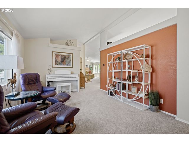 3220 CRESCENT Ave 82, Eugene, OR 97408
