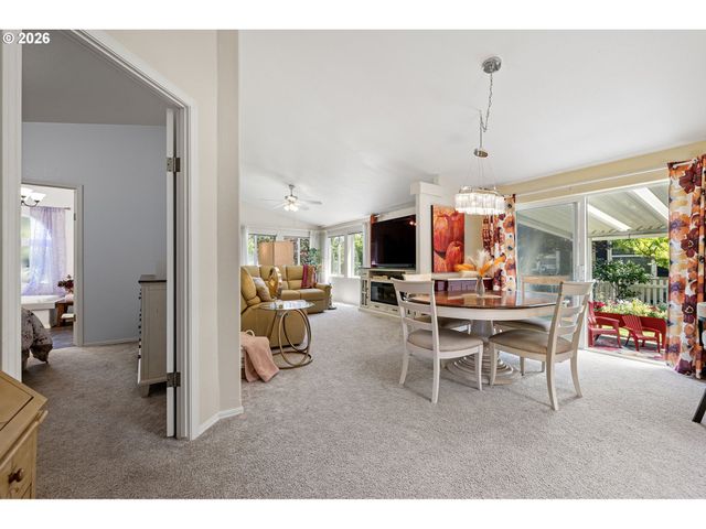 3220 CRESCENT Ave 82, Eugene, OR 97408