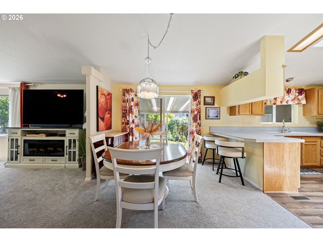 3220 CRESCENT Ave 82, Eugene, OR 97408