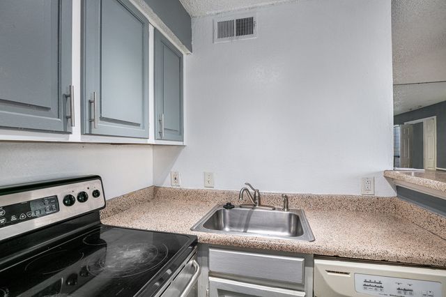 2311 Balsam Drive H307, Arlington, TX 76006
