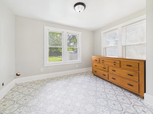 904 S Glenn Ave, Wichita, KS 67213