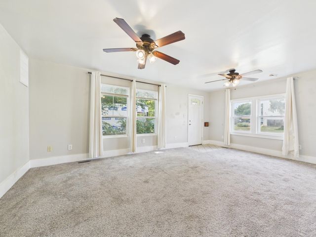 904 S Glenn Ave, Wichita, KS 67213