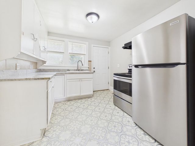 904 S Glenn Ave, Wichita, KS 67213