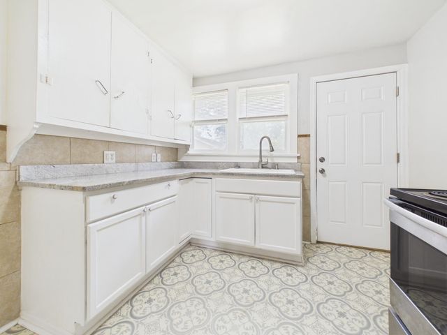 904 S Glenn Ave, Wichita, KS 67213