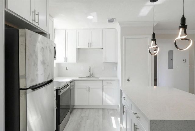 208 BONNER AVENUE, Daytona Beach, FL 32118