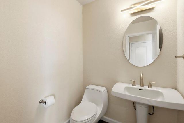 9510 Upper Valley Rd, Auburn, CA 95602