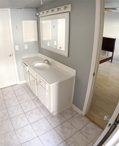 9809 Richmond Avenue F8, Houston, TX 77042