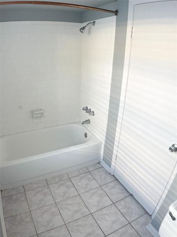 9809 Richmond Avenue F8, Houston, TX 77042