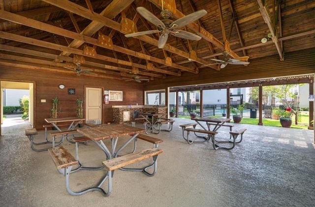 9809 Richmond Avenue F8, Houston, TX 77042