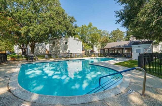 9809 Richmond Avenue F8, Houston, TX 77042