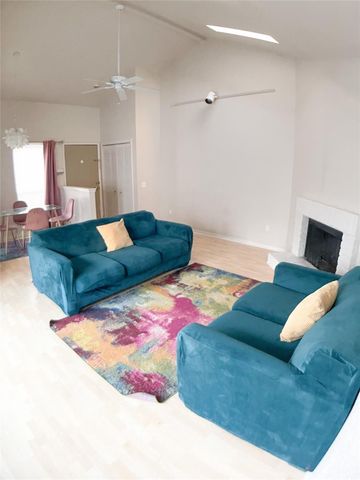 9809 Richmond Avenue F8, Houston, TX 77042