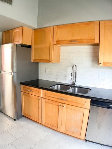 9809 Richmond Avenue F8, Houston, TX 77042