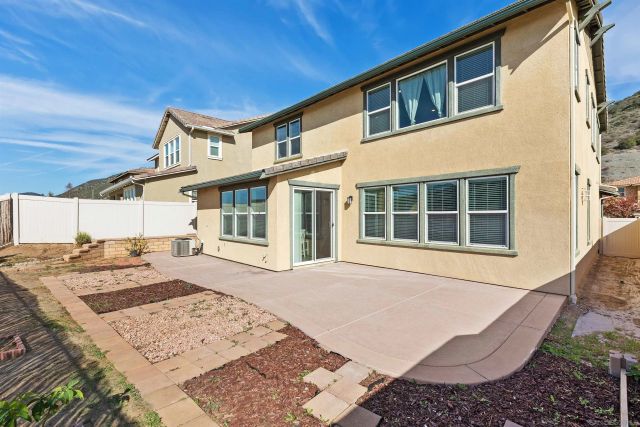 35732 Garrano Ln, Fallbrook, CA 92028