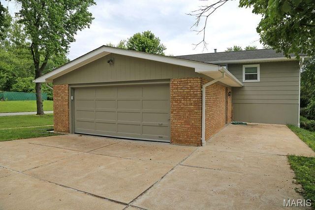 111 Green Acres Road, Bellefontaine Nghbrs, MO 63137