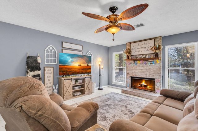 105 Spruce Street, Village Mills, TX 77663