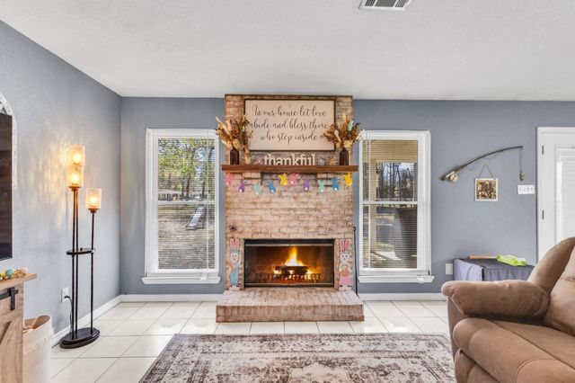 105 Spruce Street, Village Mills, TX 77663