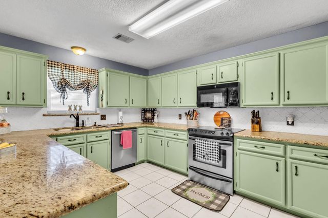 105 Spruce Street, Village Mills, TX 77663