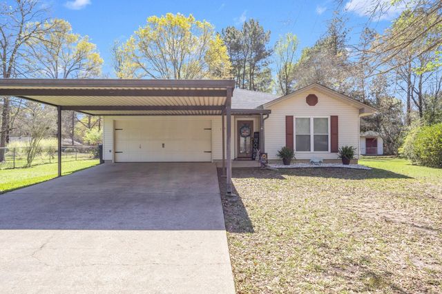 105 Spruce Street, Village Mills, TX 77663