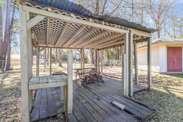 105 Spruce Street, Village Mills, TX 77663