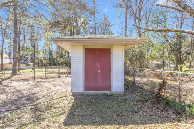 105 Spruce Street, Village Mills, TX 77663