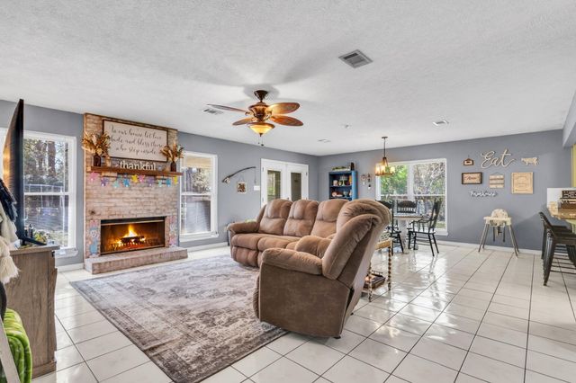 105 Spruce Street, Village Mills, TX 77663