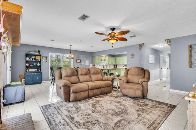 105 Spruce Street, Village Mills, TX 77663