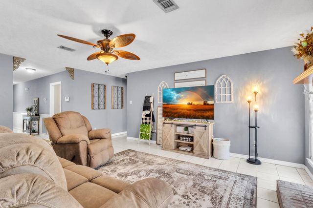 105 Spruce Street, Village Mills, TX 77663