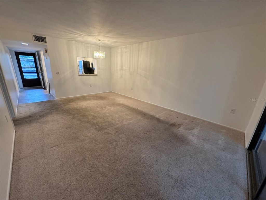 Image 2 of property listing at 379 SPRINGDALE DRIVE 379, Bradenton, FL 34210