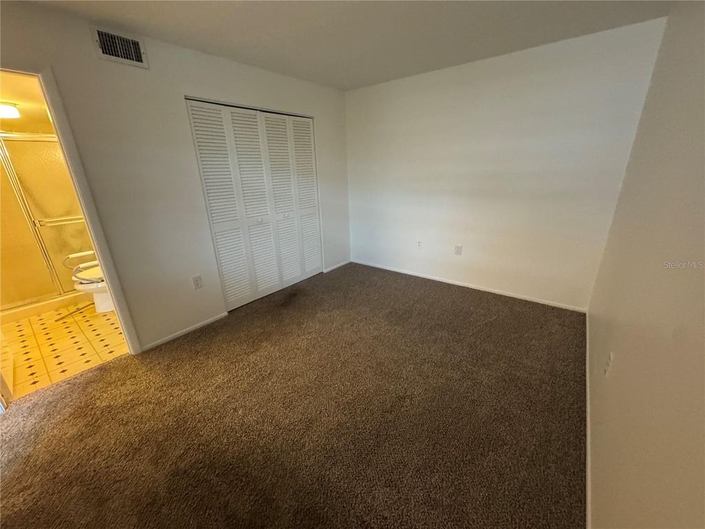 Image 11 of property listing at 379 SPRINGDALE DRIVE 379, Bradenton, FL 34210