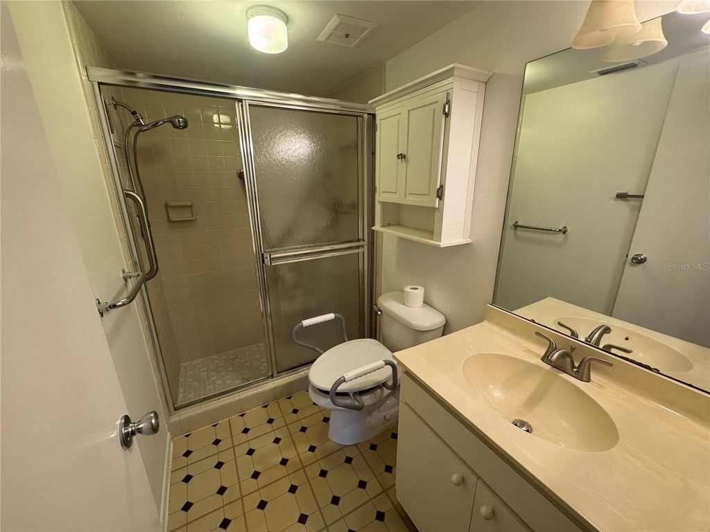 Image 13 of property listing at 379 SPRINGDALE DRIVE 379, Bradenton, FL 34210