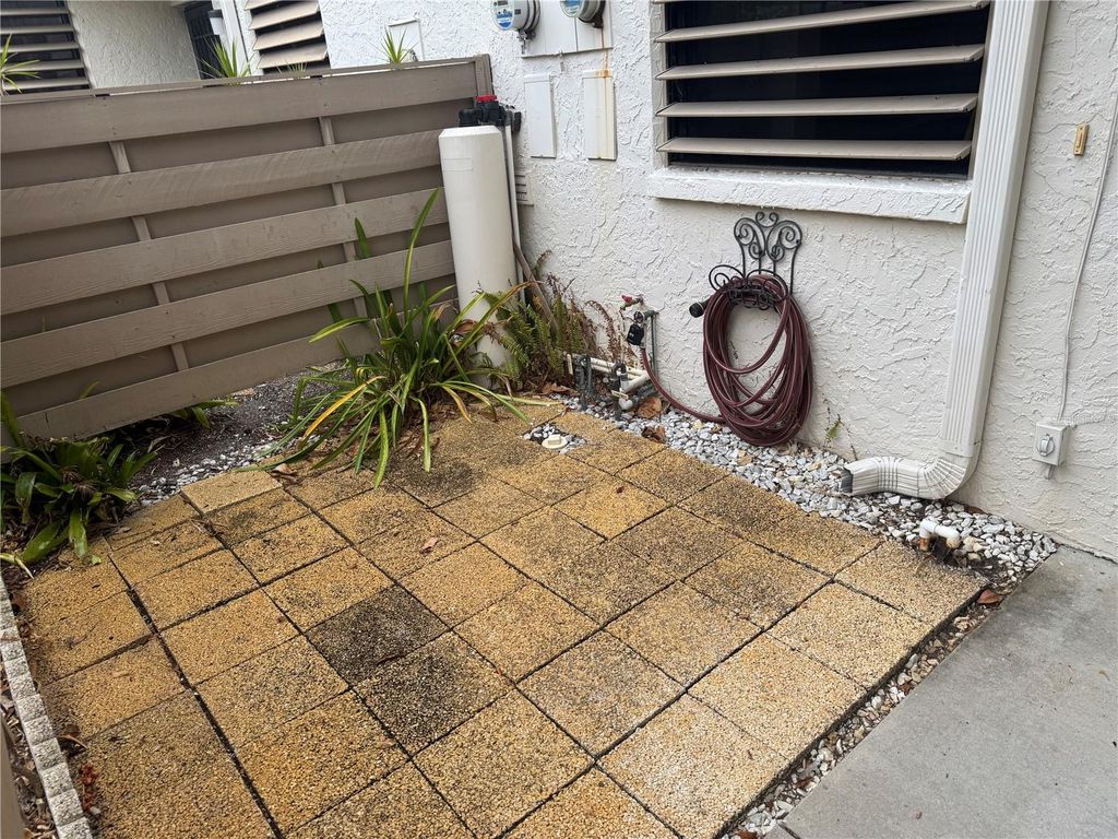 Image 17 of property listing at 379 SPRINGDALE DRIVE 379, Bradenton, FL 34210