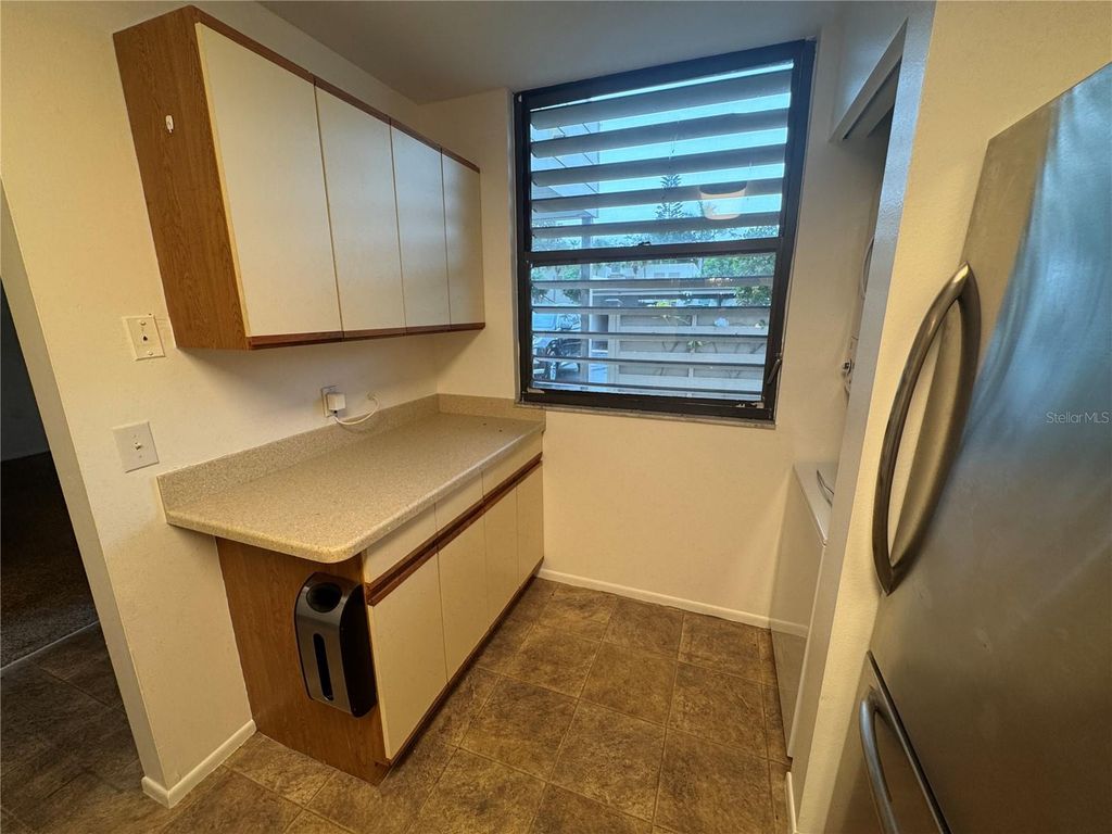 Image 6 of property listing at 379 SPRINGDALE DRIVE 379, Bradenton, FL 34210