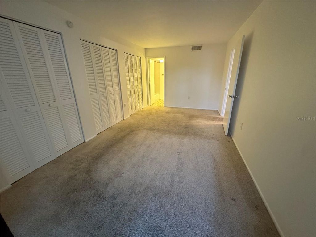 Image 9 of property listing at 379 SPRINGDALE DRIVE 379, Bradenton, FL 34210