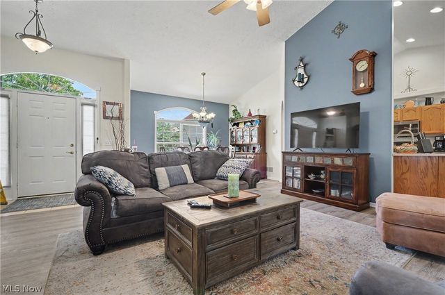 11547 Grand Valley Drive NW, Uniontown, OH 44685