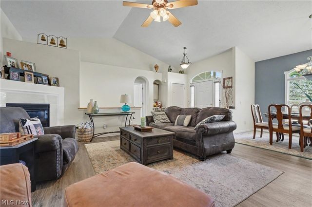11547 Grand Valley Drive NW, Uniontown, OH 44685