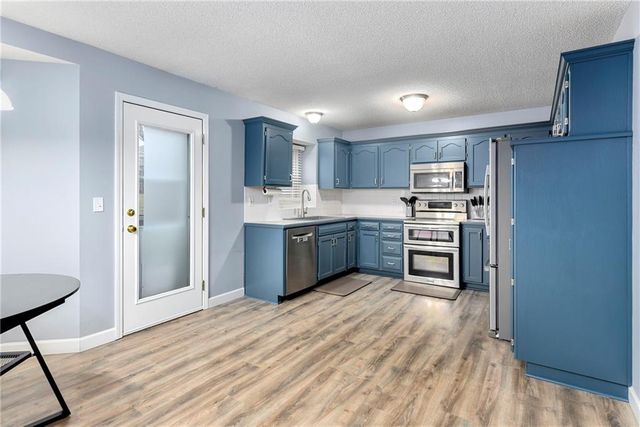 1128 N Mohican Court, Independence, MO 64056