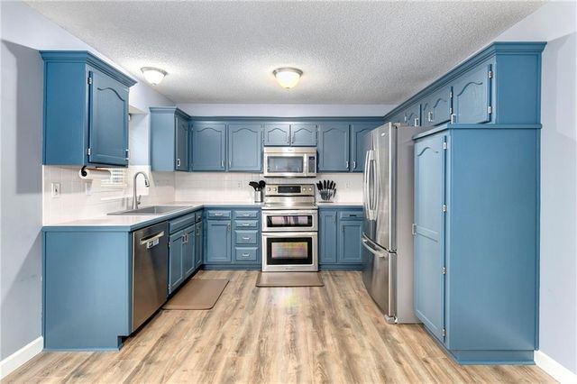 1128 N Mohican Court, Independence, MO 64056