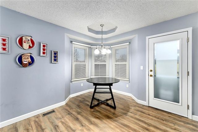 1128 N Mohican Court, Independence, MO 64056