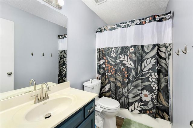 1128 N Mohican Court, Independence, MO 64056