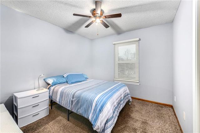 1128 N Mohican Court, Independence, MO 64056