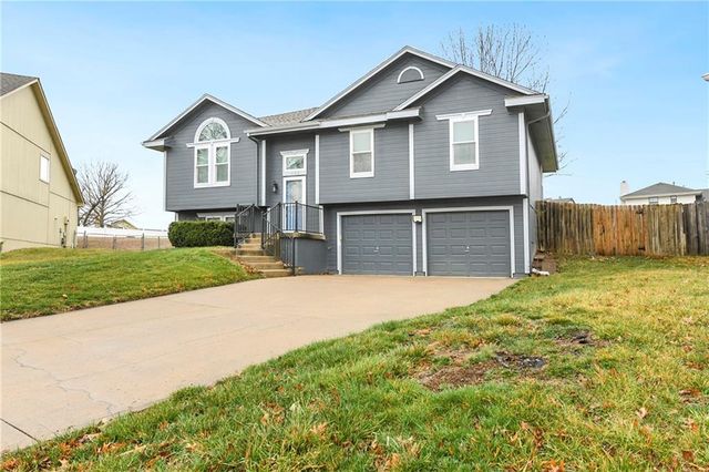 1128 N Mohican Court, Independence, MO 64056